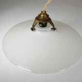 Suspension et rosace, en opaline et porcelaine