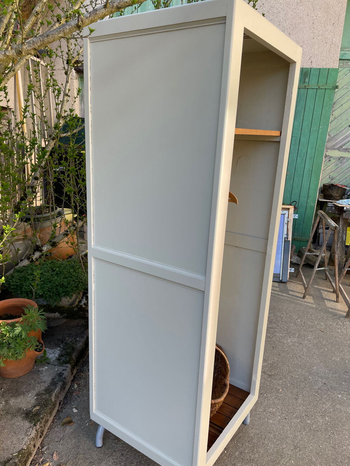 School wardrobe / closet