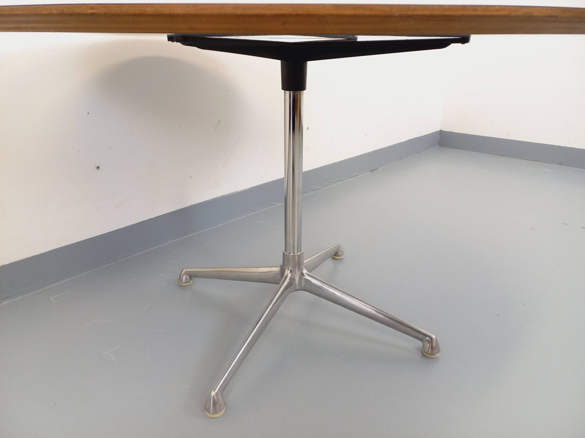 Vintage Eames round table for Vitra in white melamine, wood, and metal.