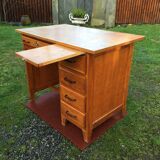 Vintage oak desk with 5 drawers and 1 pull.