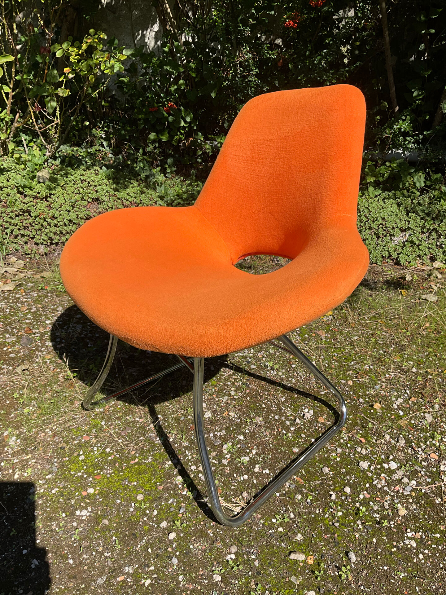 Fauteuil vintage orange et pied chromé