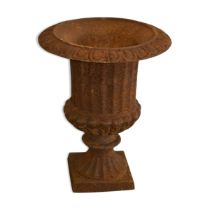 Vase médicis en fonte
