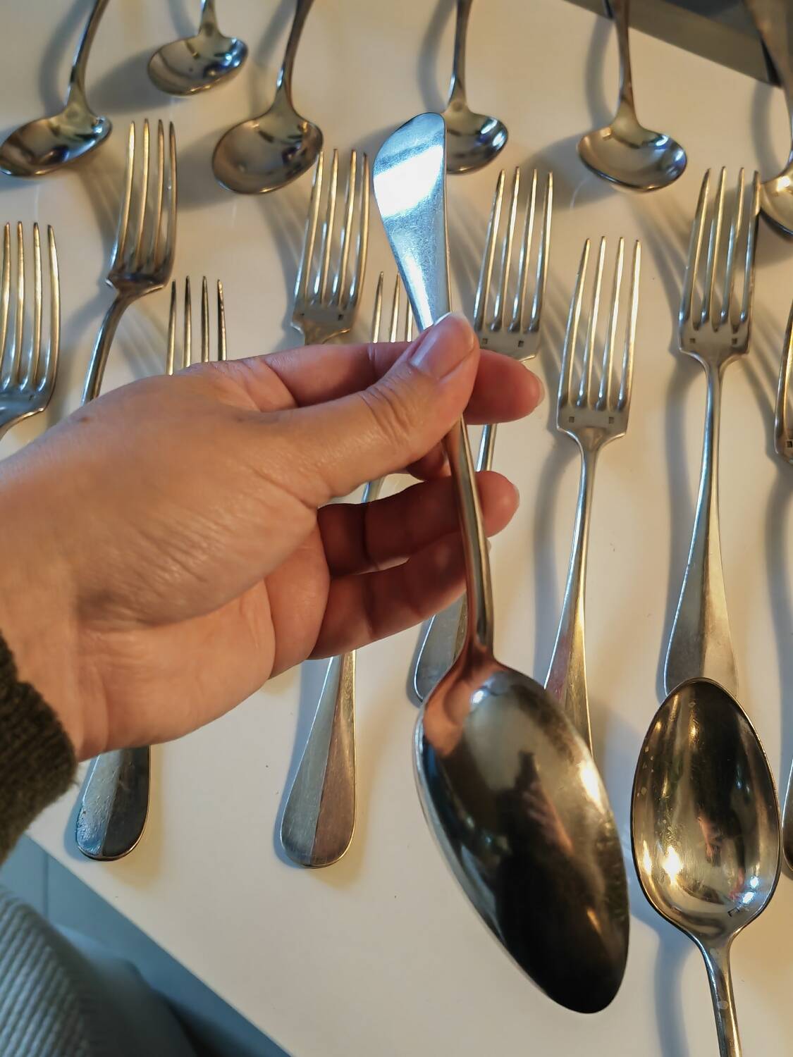 Silver metal cutlery set