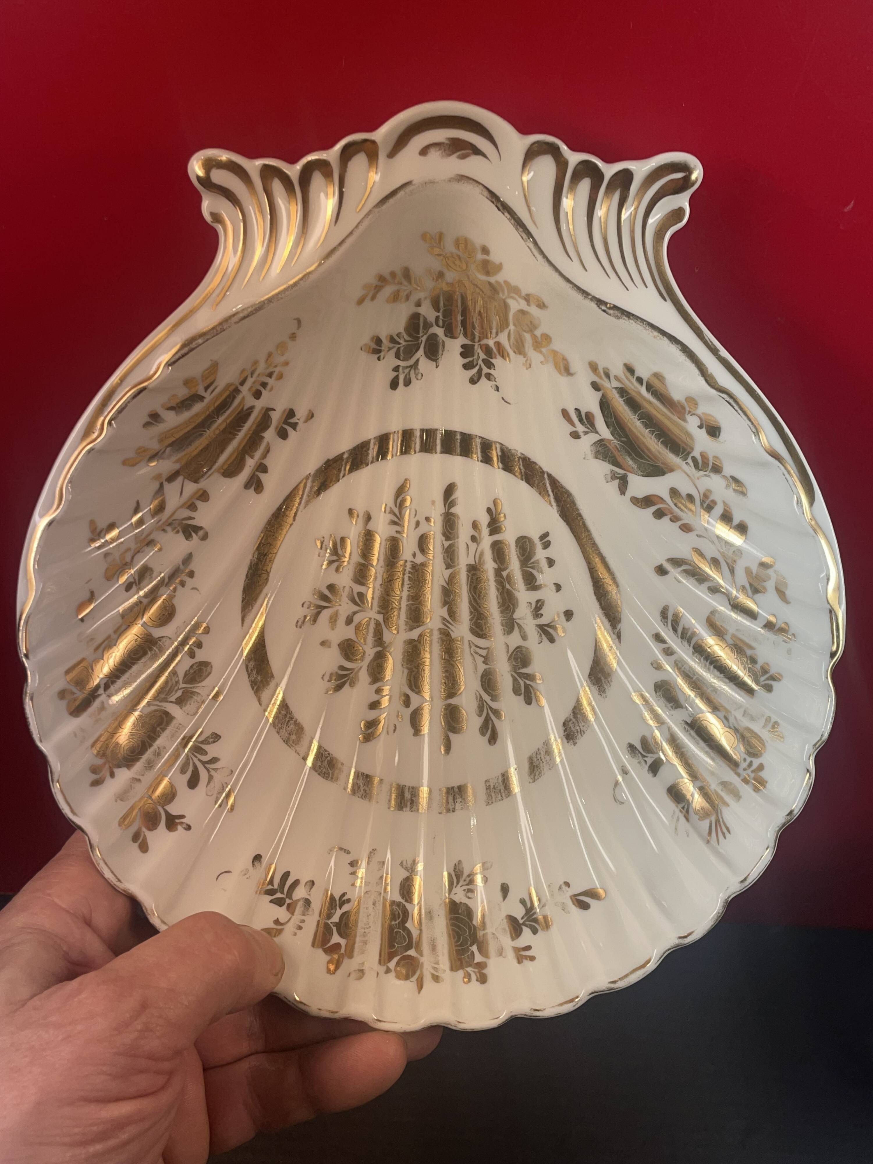 Limoges, large gold and gadroon scallop shell, empty pocket, salad bowl, compotier