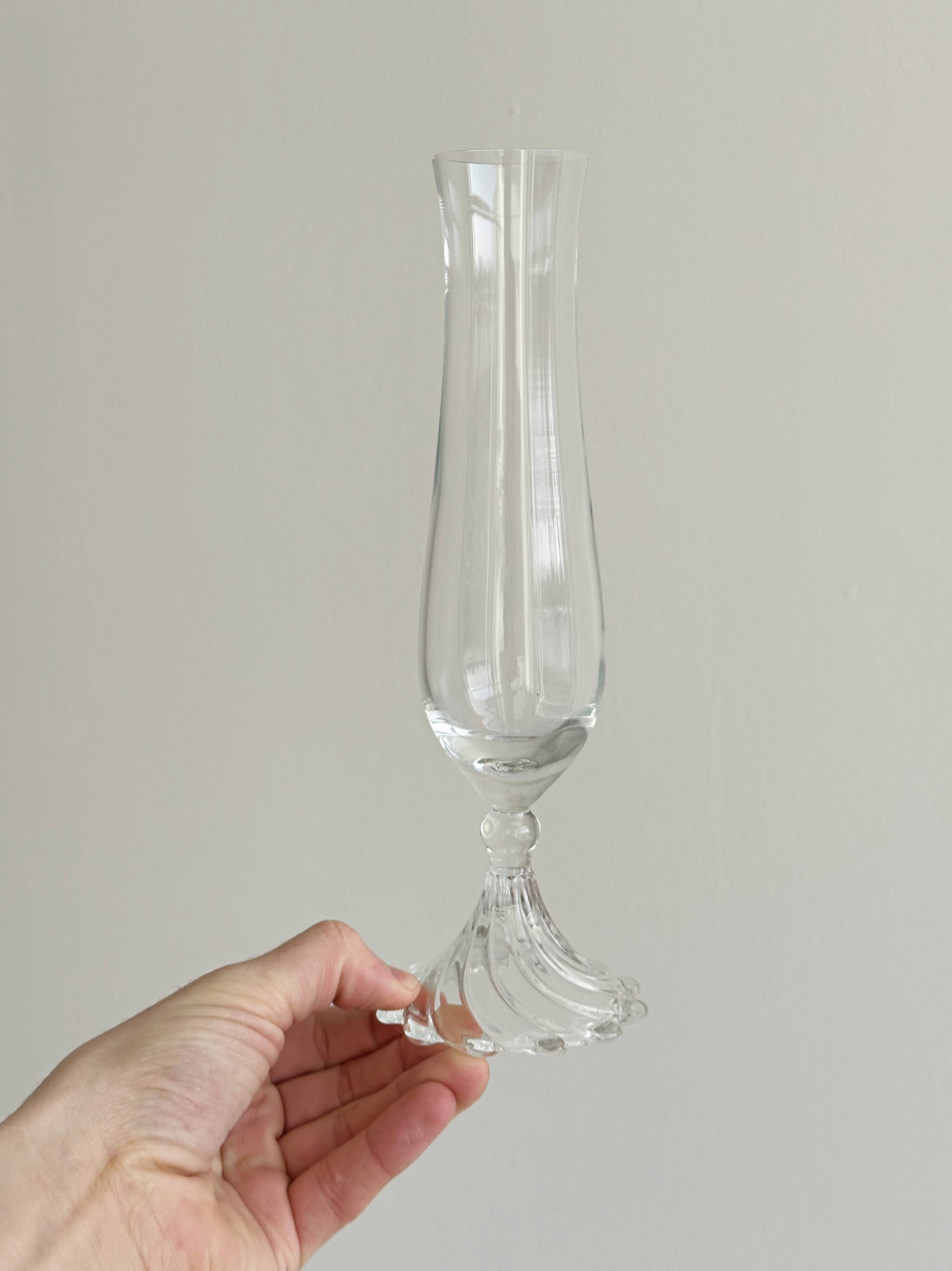 Fine glass soliflore vase