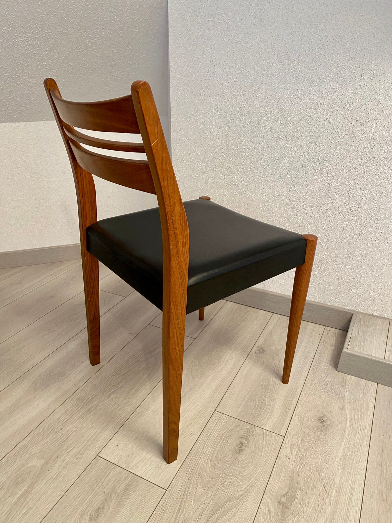 Lot 6 Scandinavian chairs year 60/70 beech and imitation leather