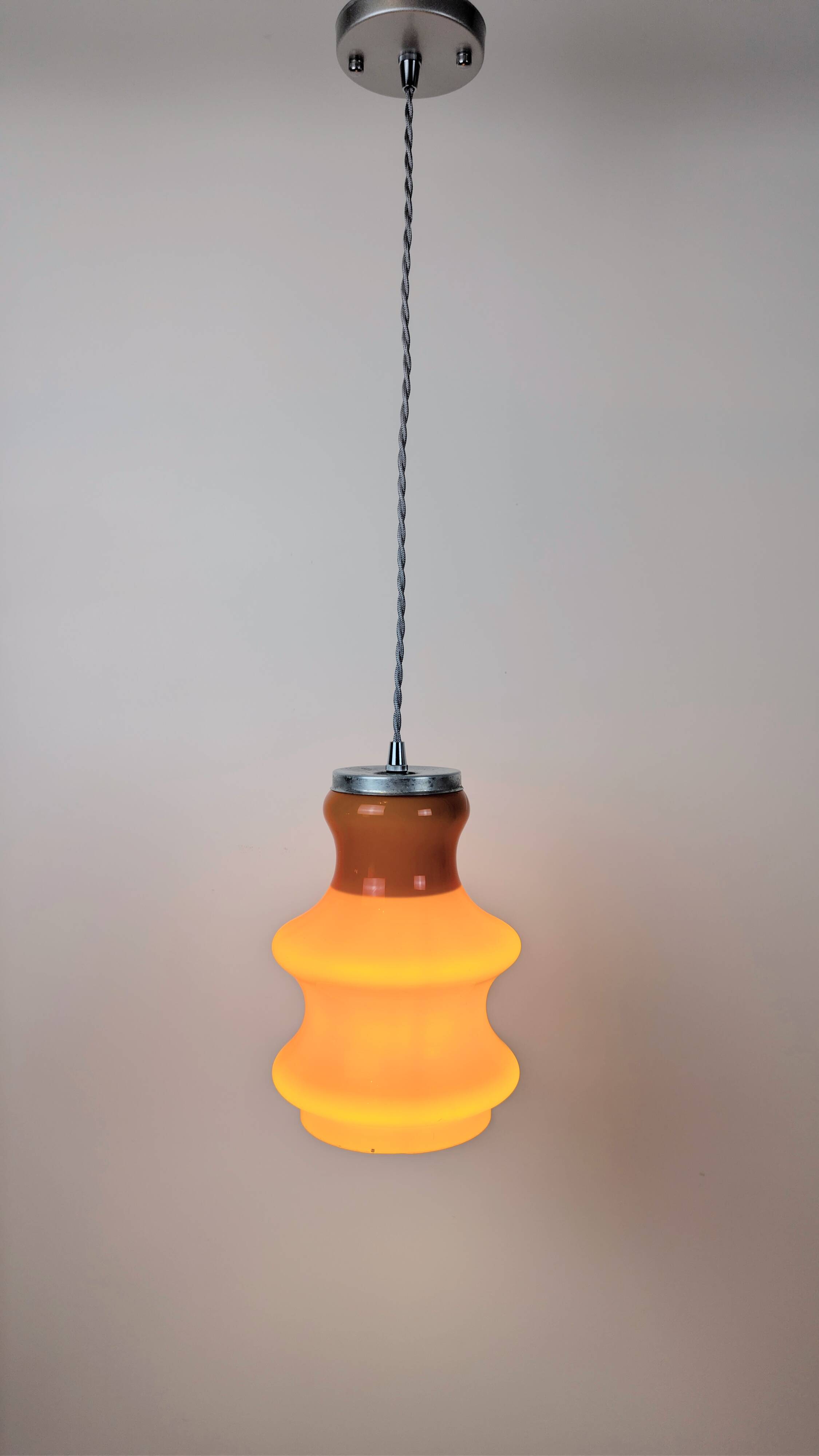 Suspension vintage en verre opalin orange design années 70