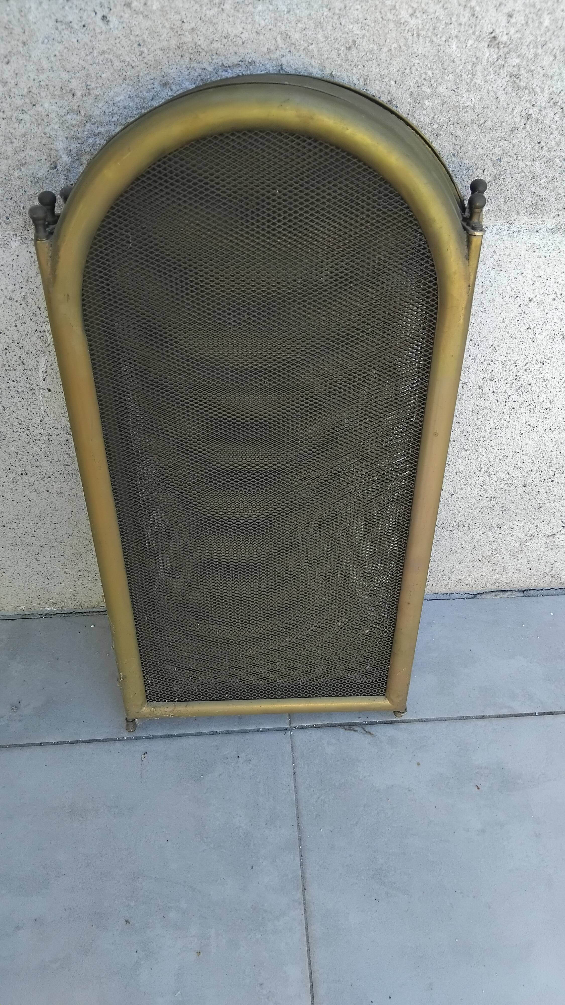 Neoclassical style fire screen with 4 panels and mesh.