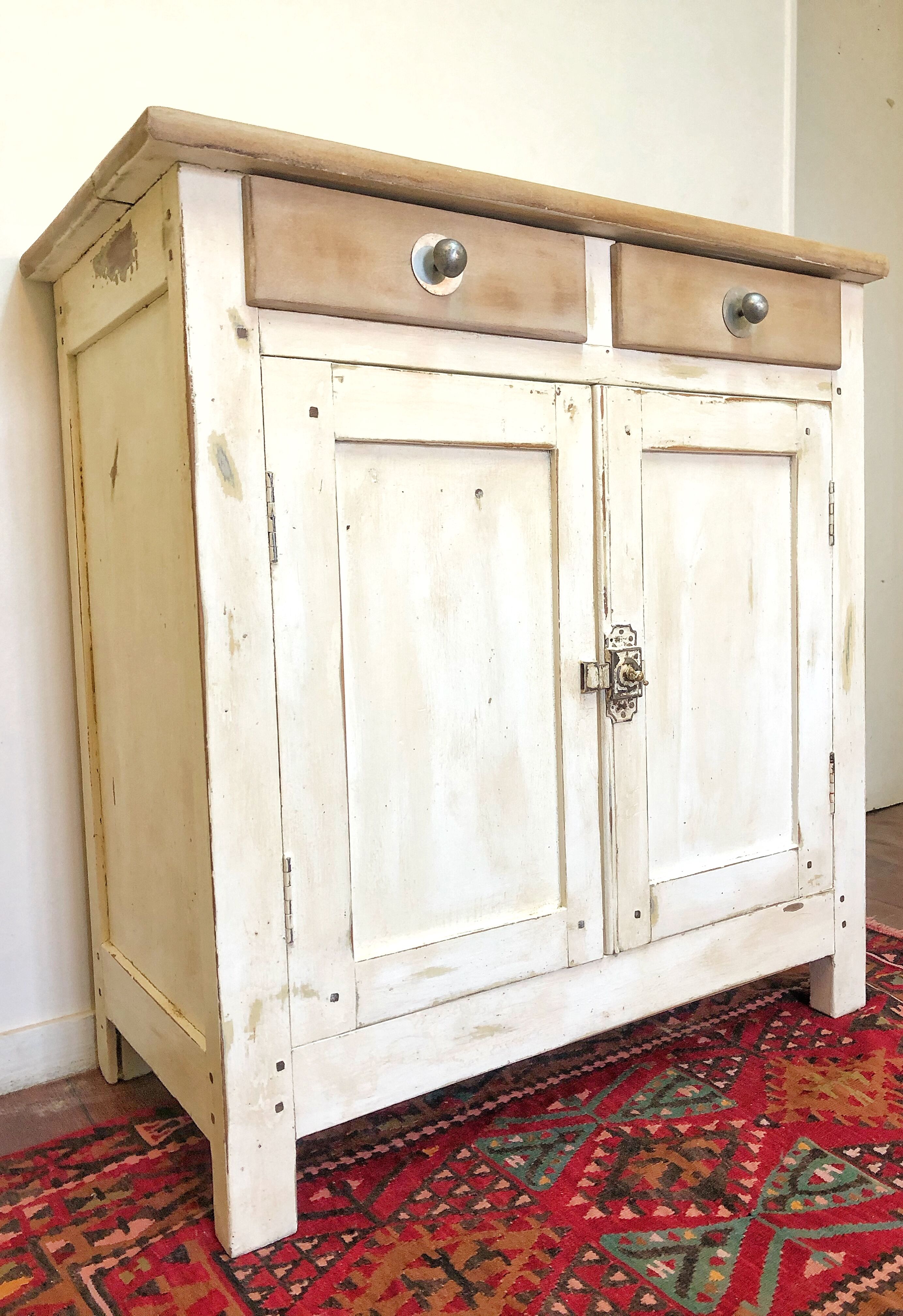 Skated Parisian buffet