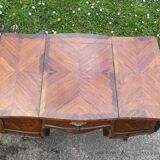 Beautiful marquetry dressing table with floral decoration, all curved (curved) faces in Louis XV style.