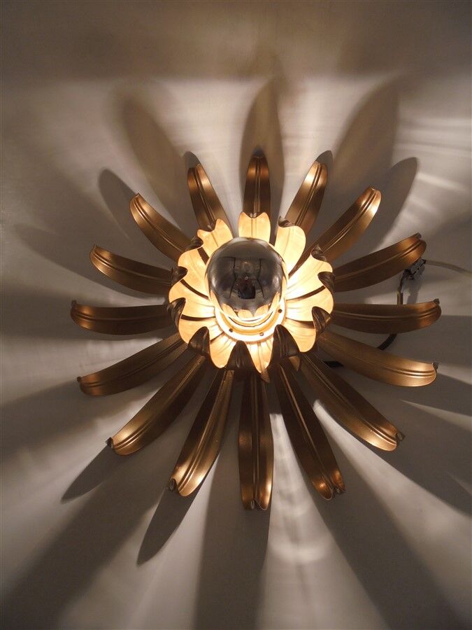 Wall lamp golden flower