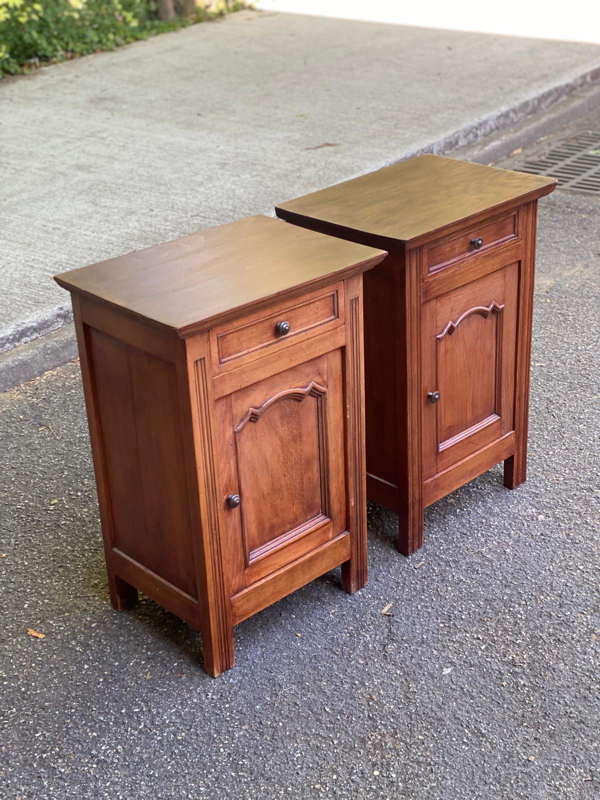 2 solid oak bedside tables signed Jean Laick Dol-de-Bretagne