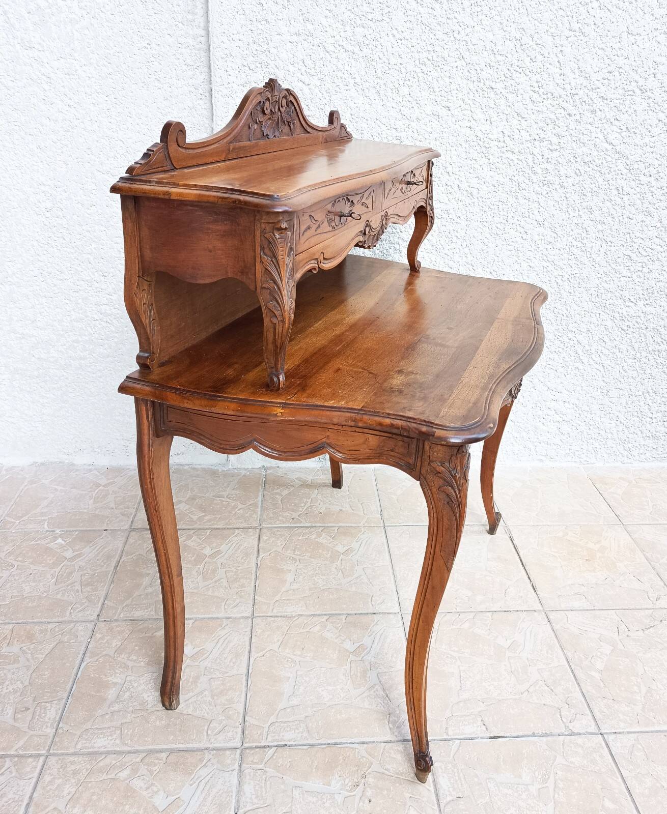 Louis XV desk in walnut