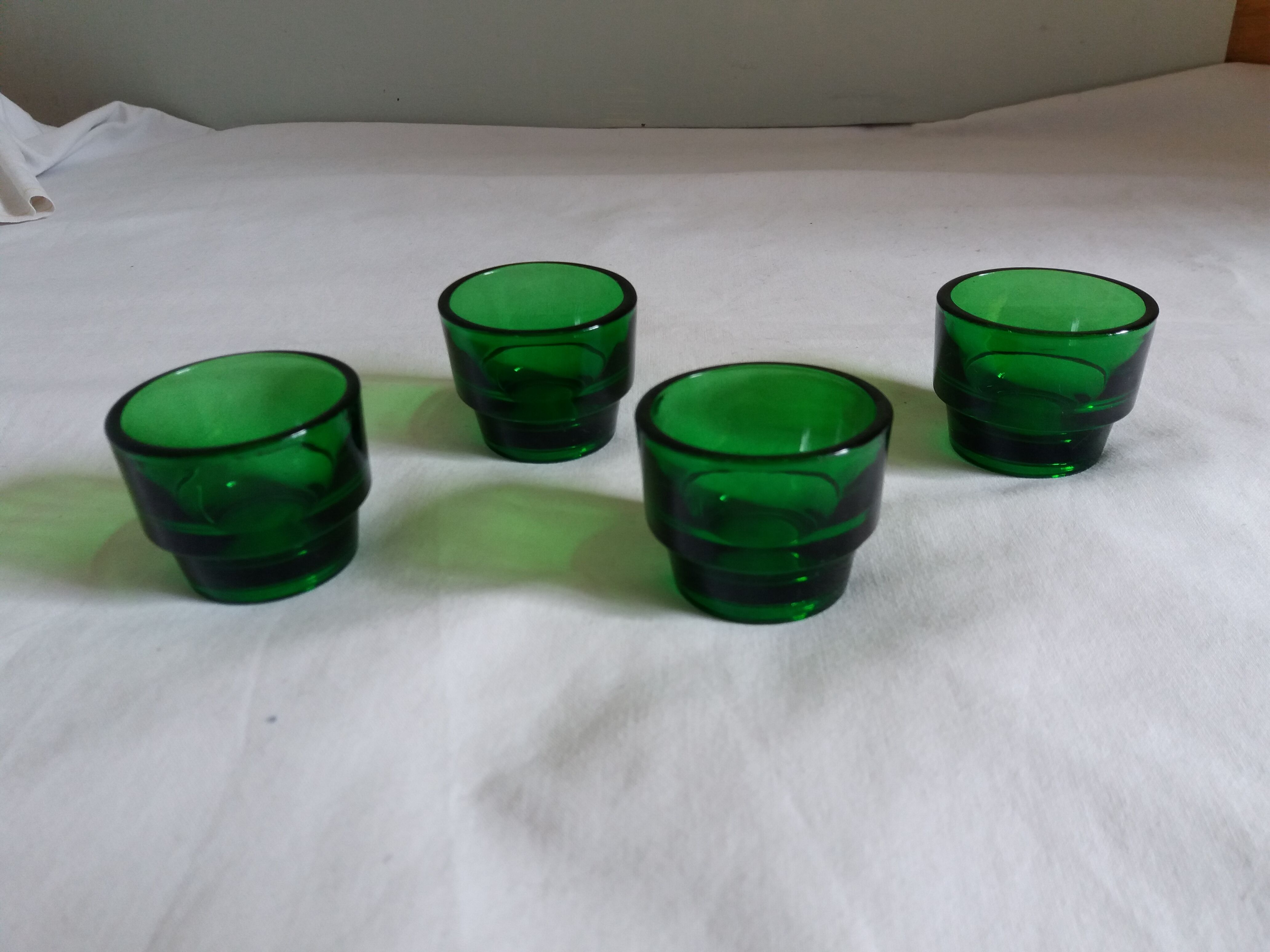 Set of 4 glass shells