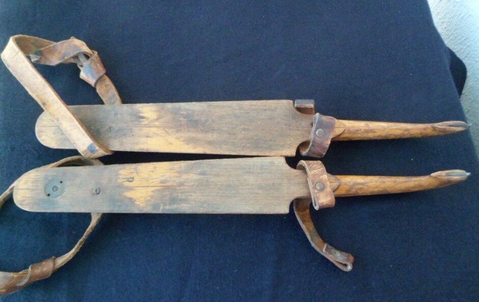 Old ice skates J. NOOITGEDAGT & ZN IJLST