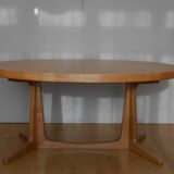 Oak oval table with extension cords