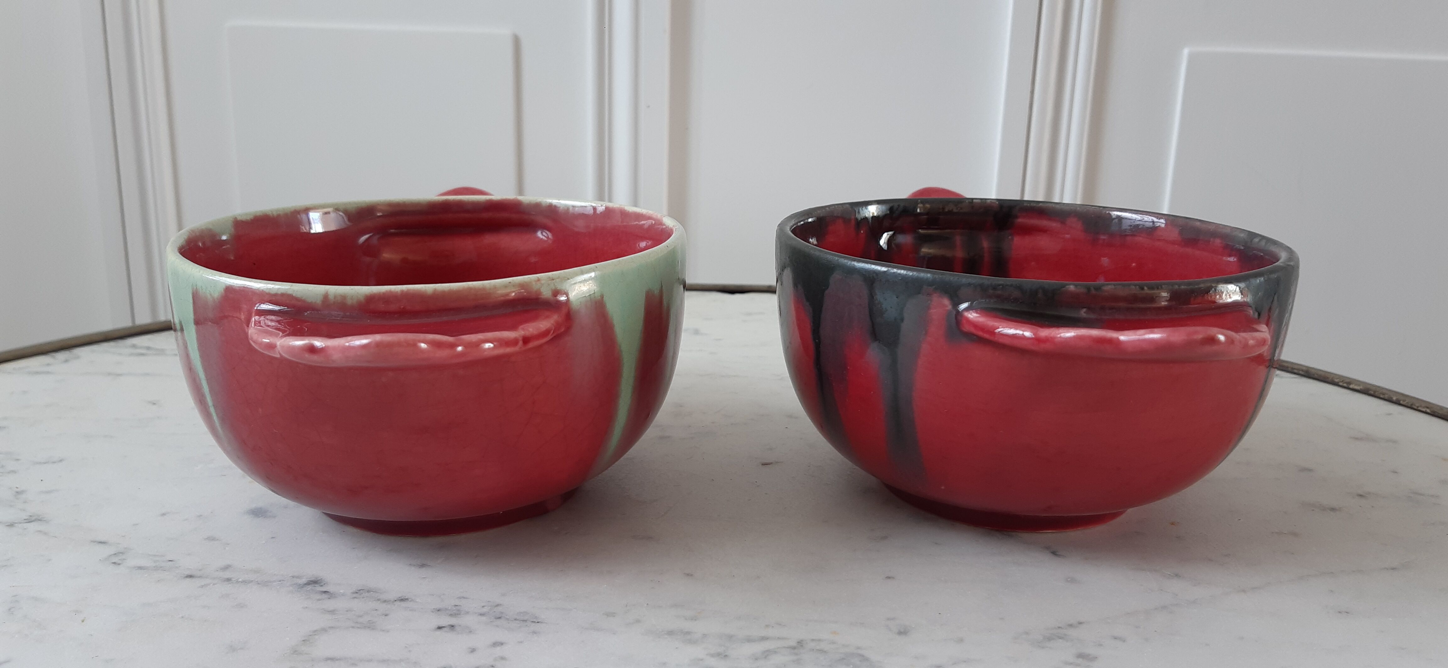 Duo of stoneware bowls with burgundy and blue ears 30s-40s