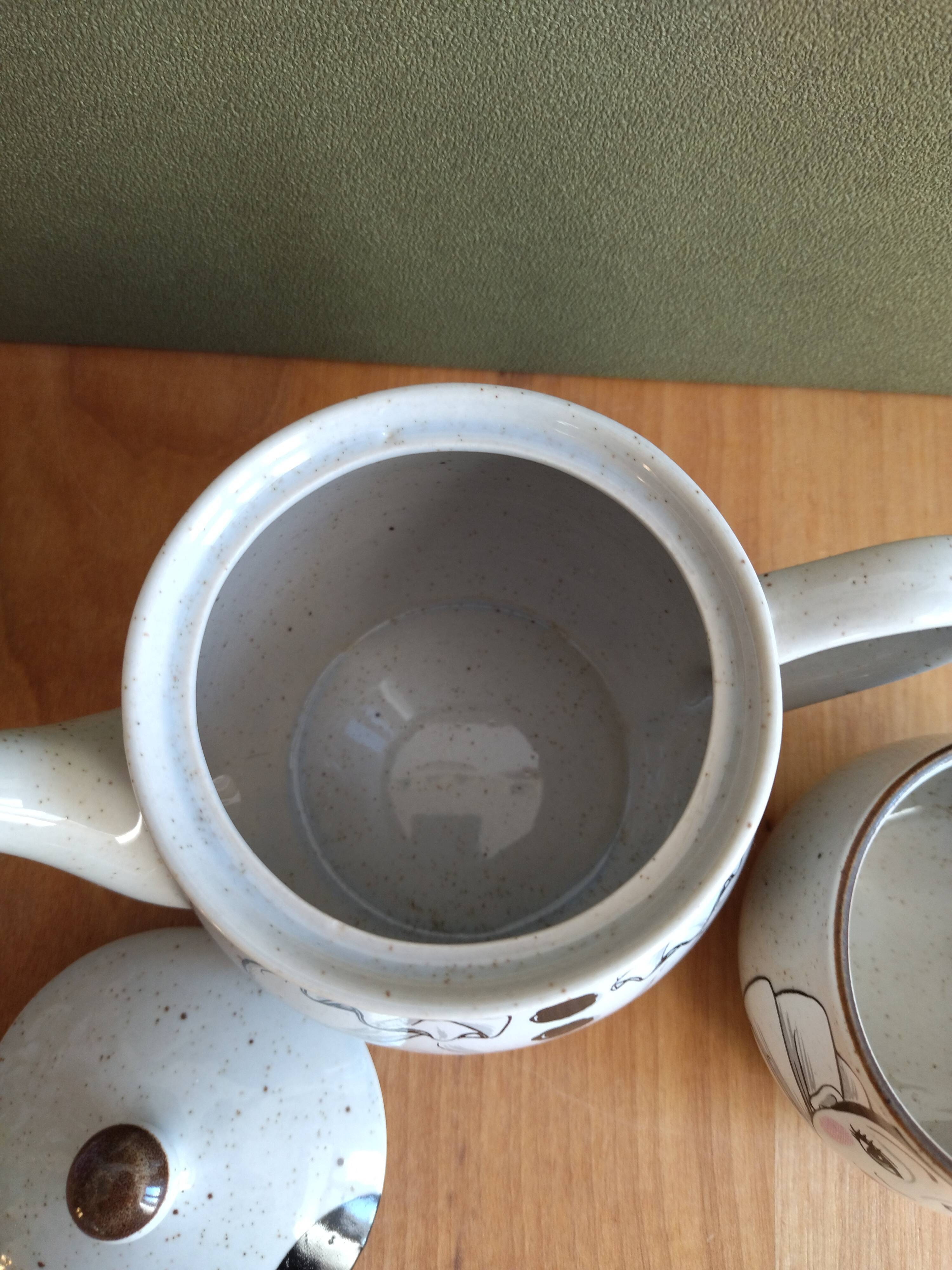 Teapot set and vintage pierrot cup