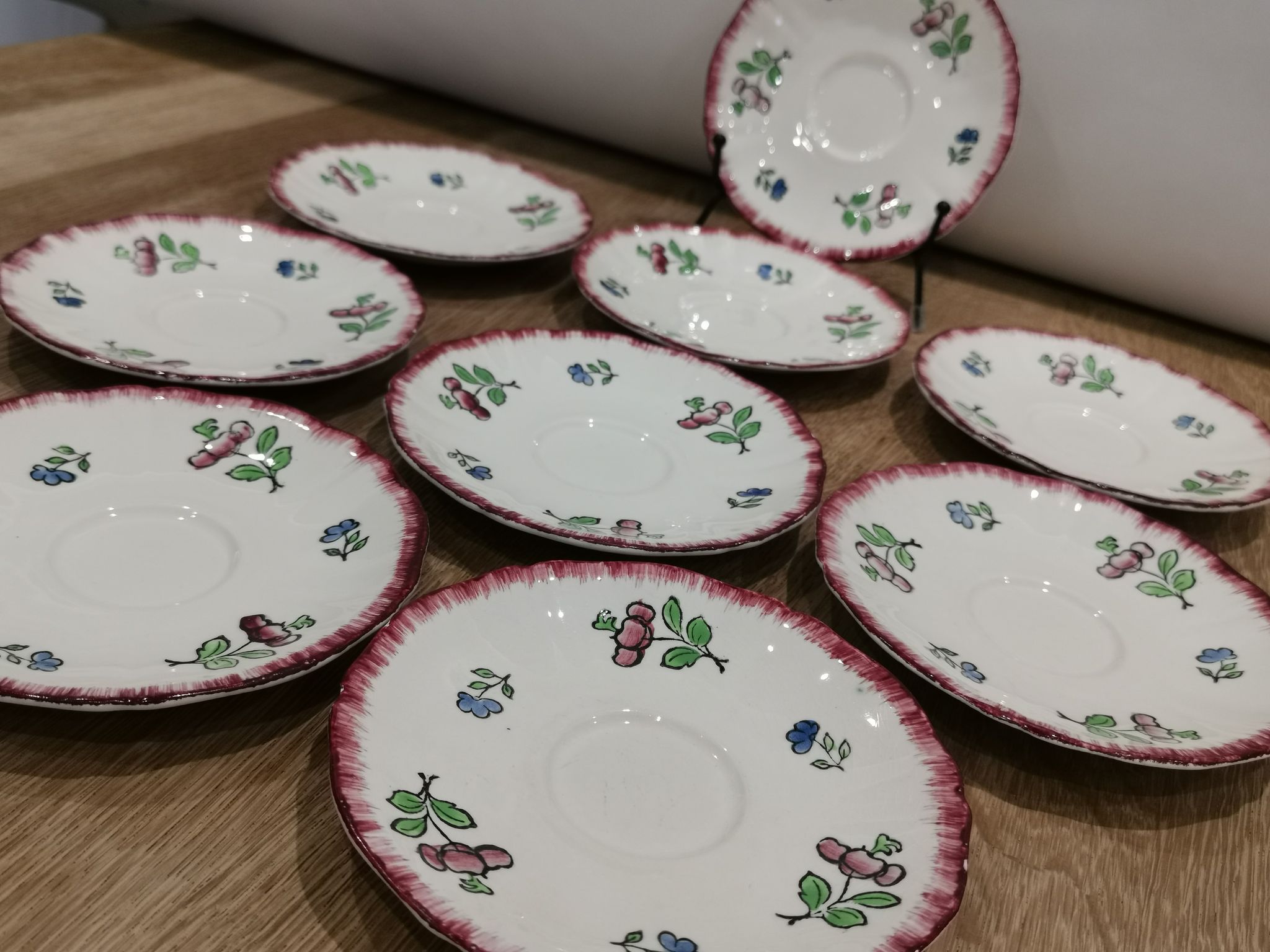 Lot 9 old plates in gien earthenware model "lorraine"