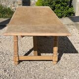 Stretchable stripped farmhouse table