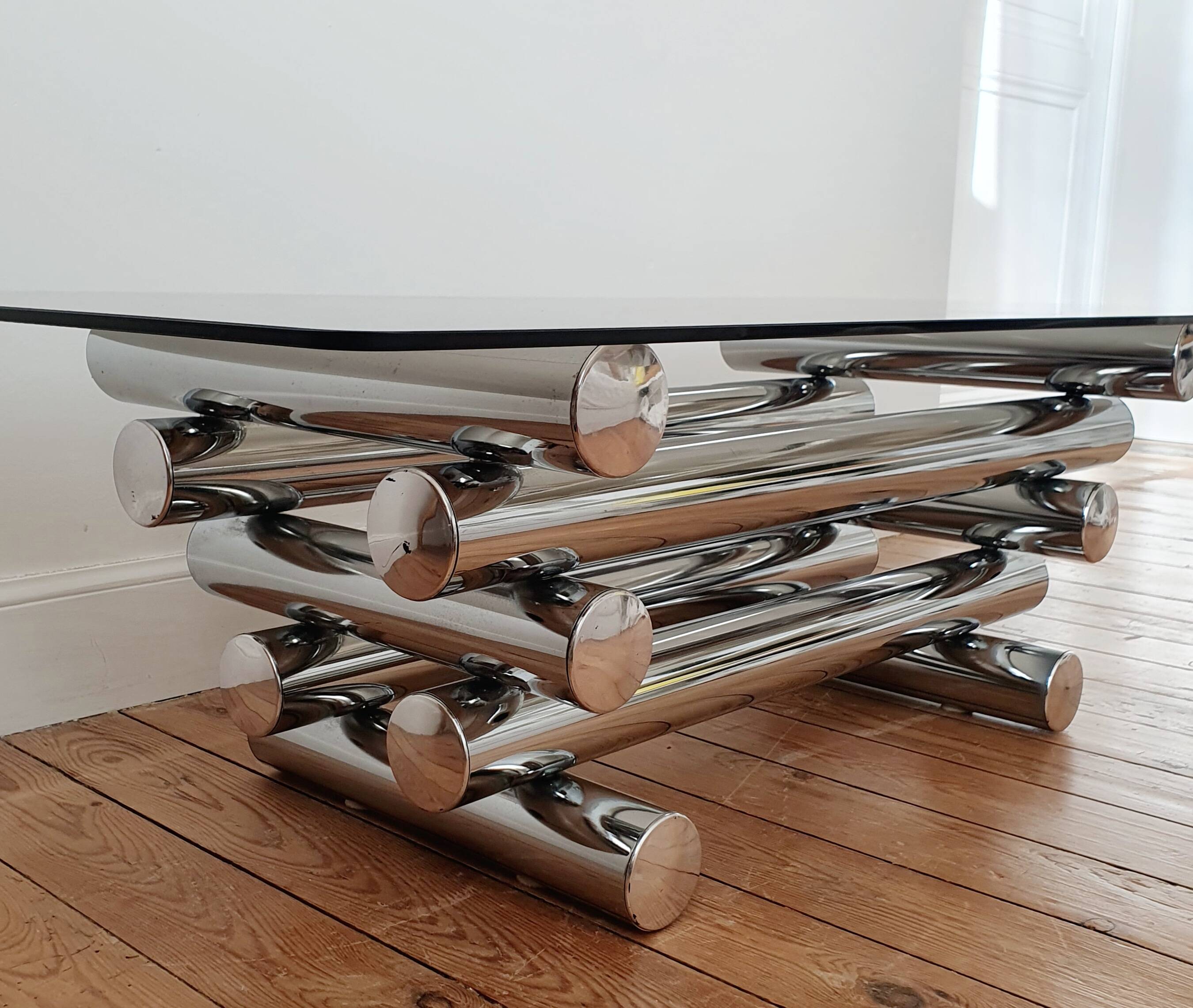 Design coffee table with chrome legs 70