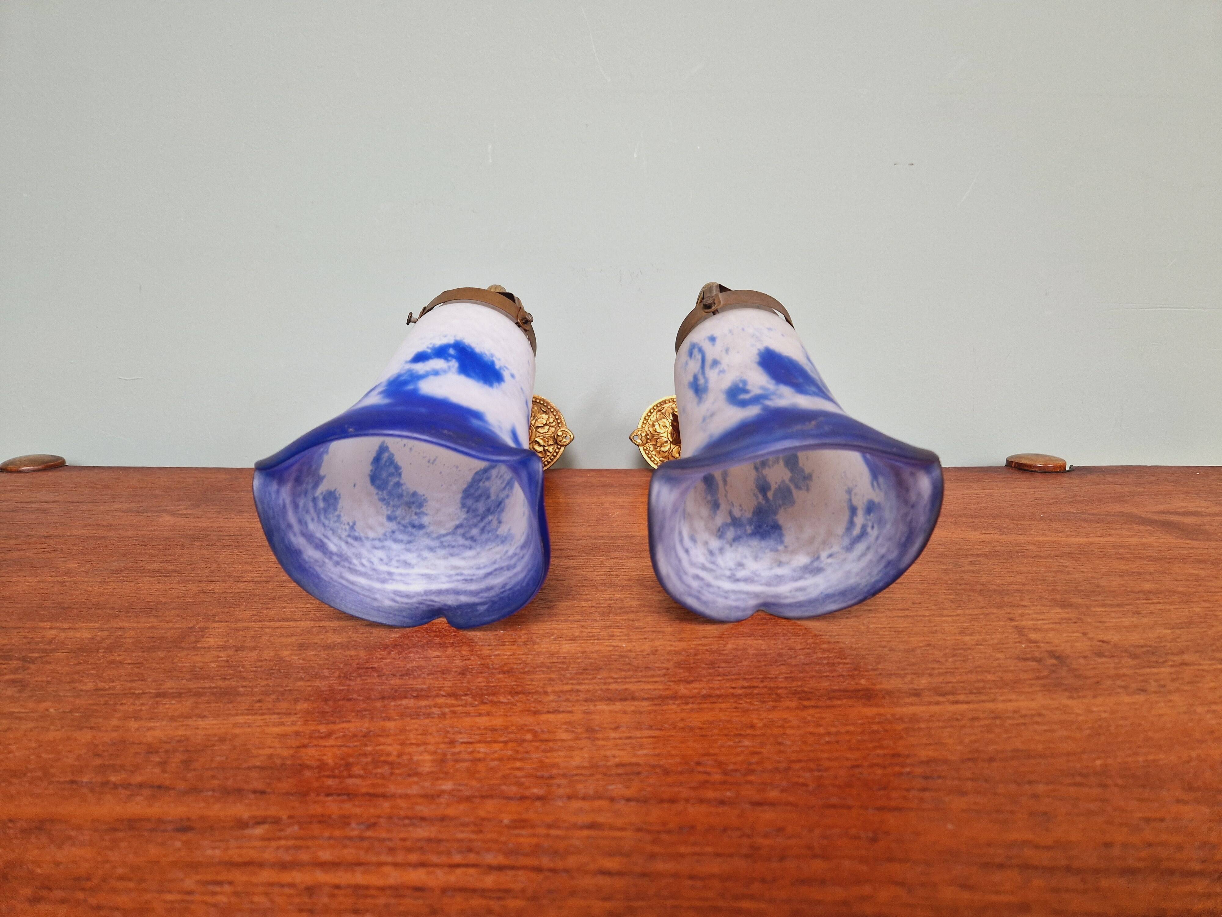 Pair of wall lights in bronze and marmoreal glass