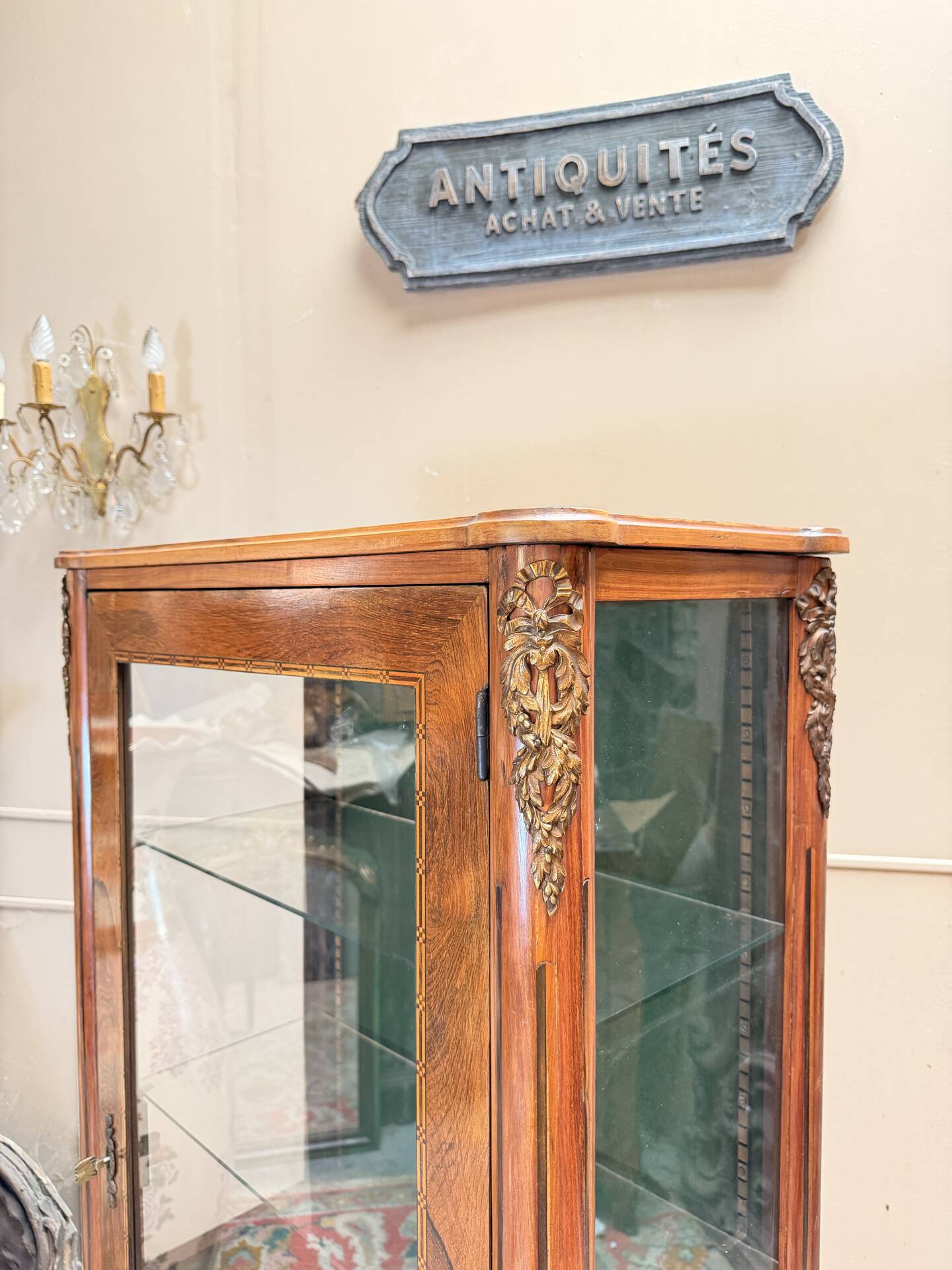 VITRINE EN PALISSANDRE DE STYLE LOUIS XVI XIX EME SIÈCLE  