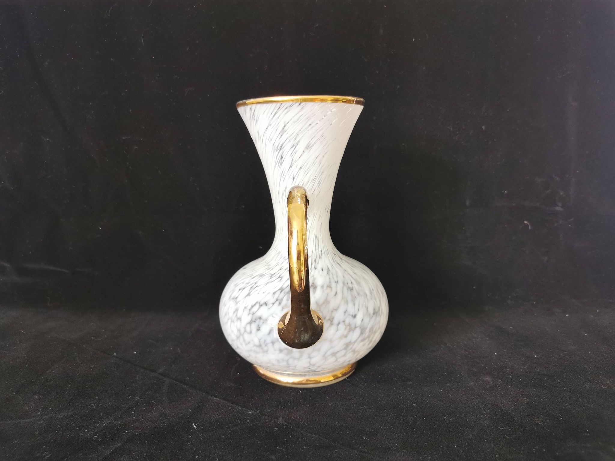 vase en verre de clichy blanc et doré