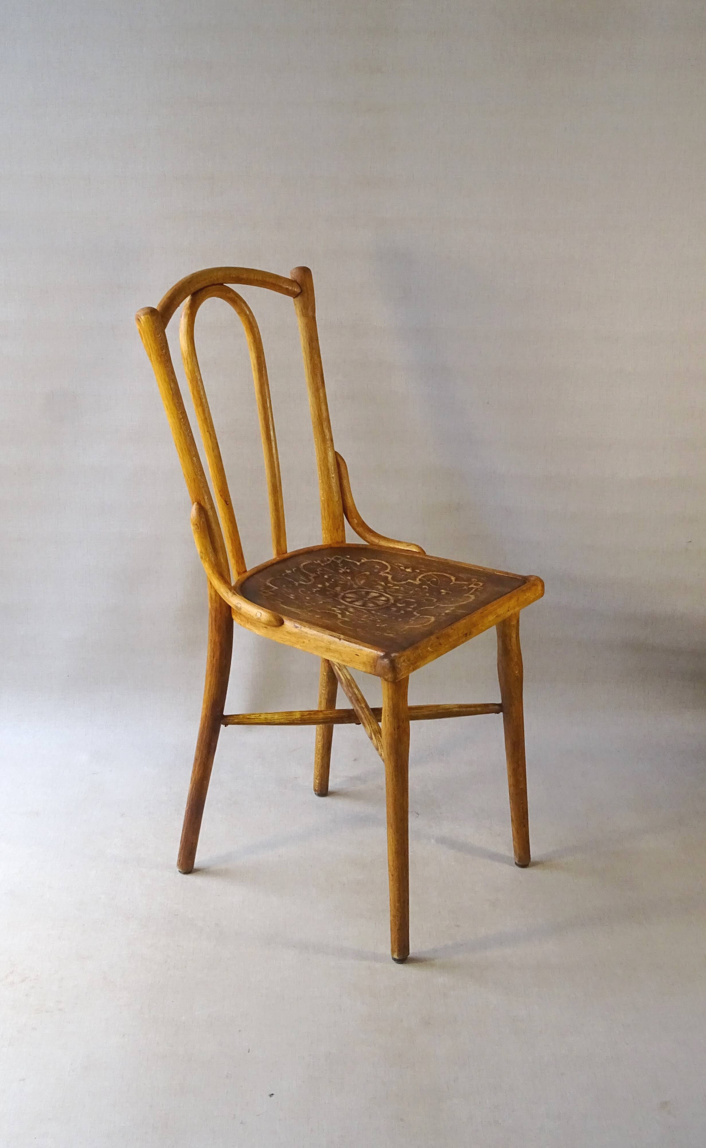 Chaise bistrot Thonet N°115 vers 1900 assise bois thermoformée