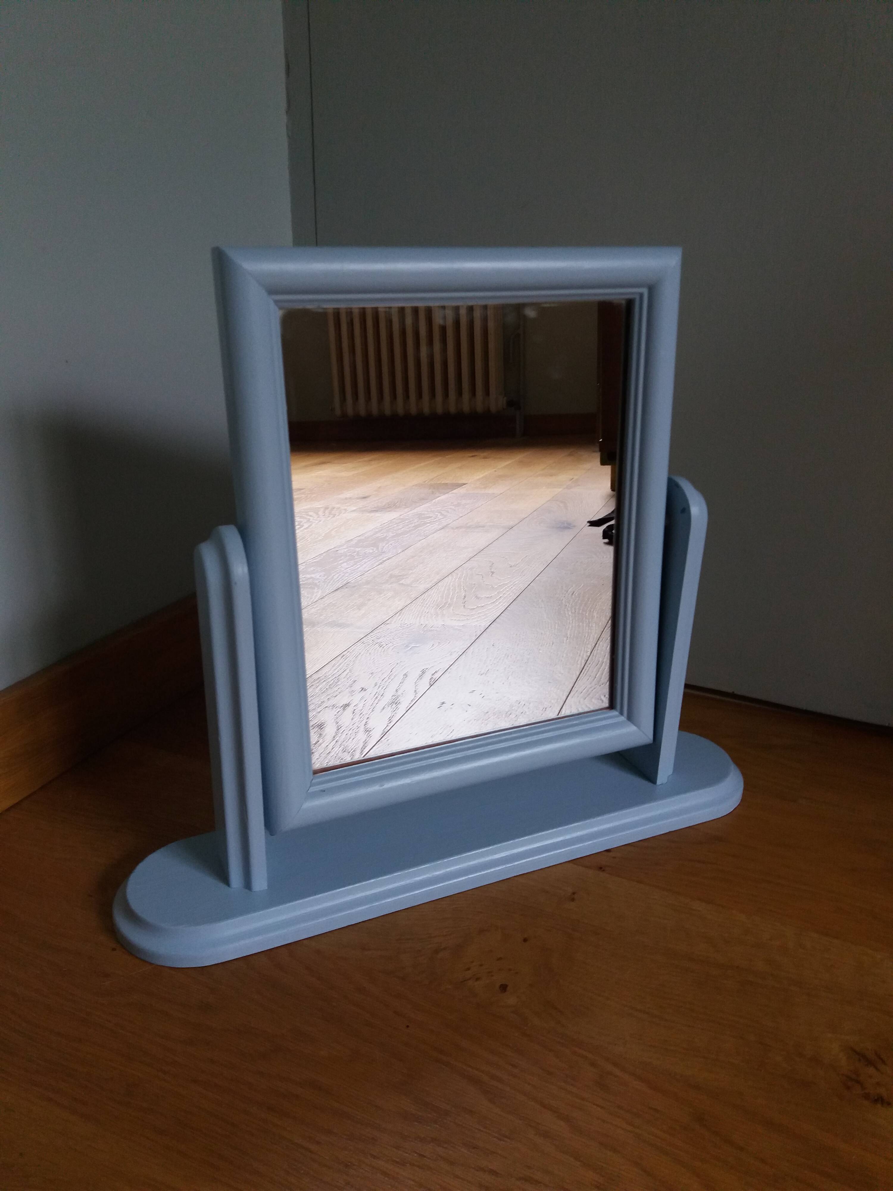 Swivel table mirror
