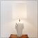 Grande lampe de table blanche en céramique en forme d'éventail - Style art déco