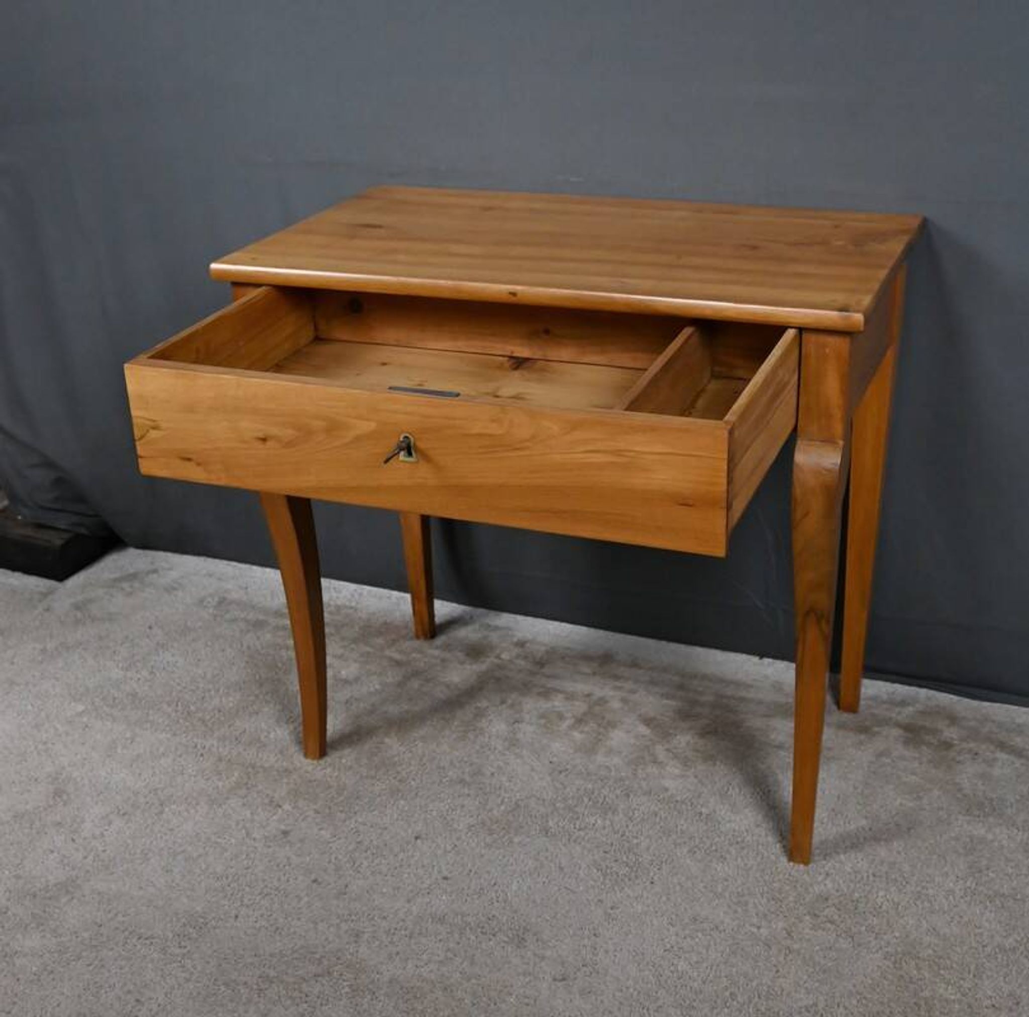 Small walnut console table, Restoration period – early 19th century.