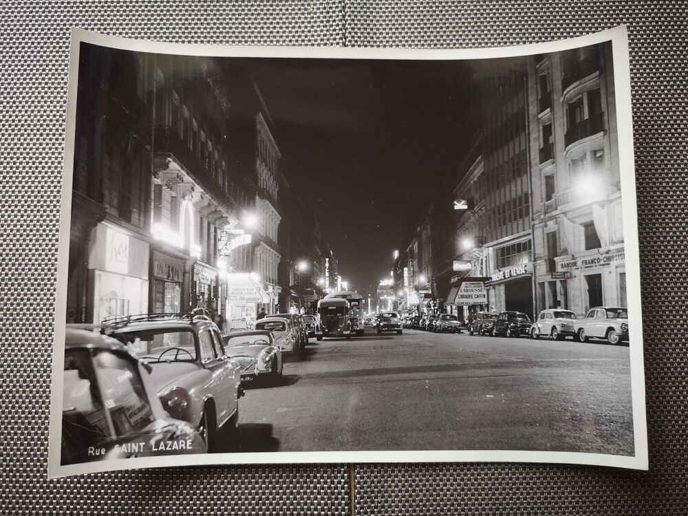 Photograph 18x24cm - Black and white silver print - Rue Saint Lazare - 1950s-1960s