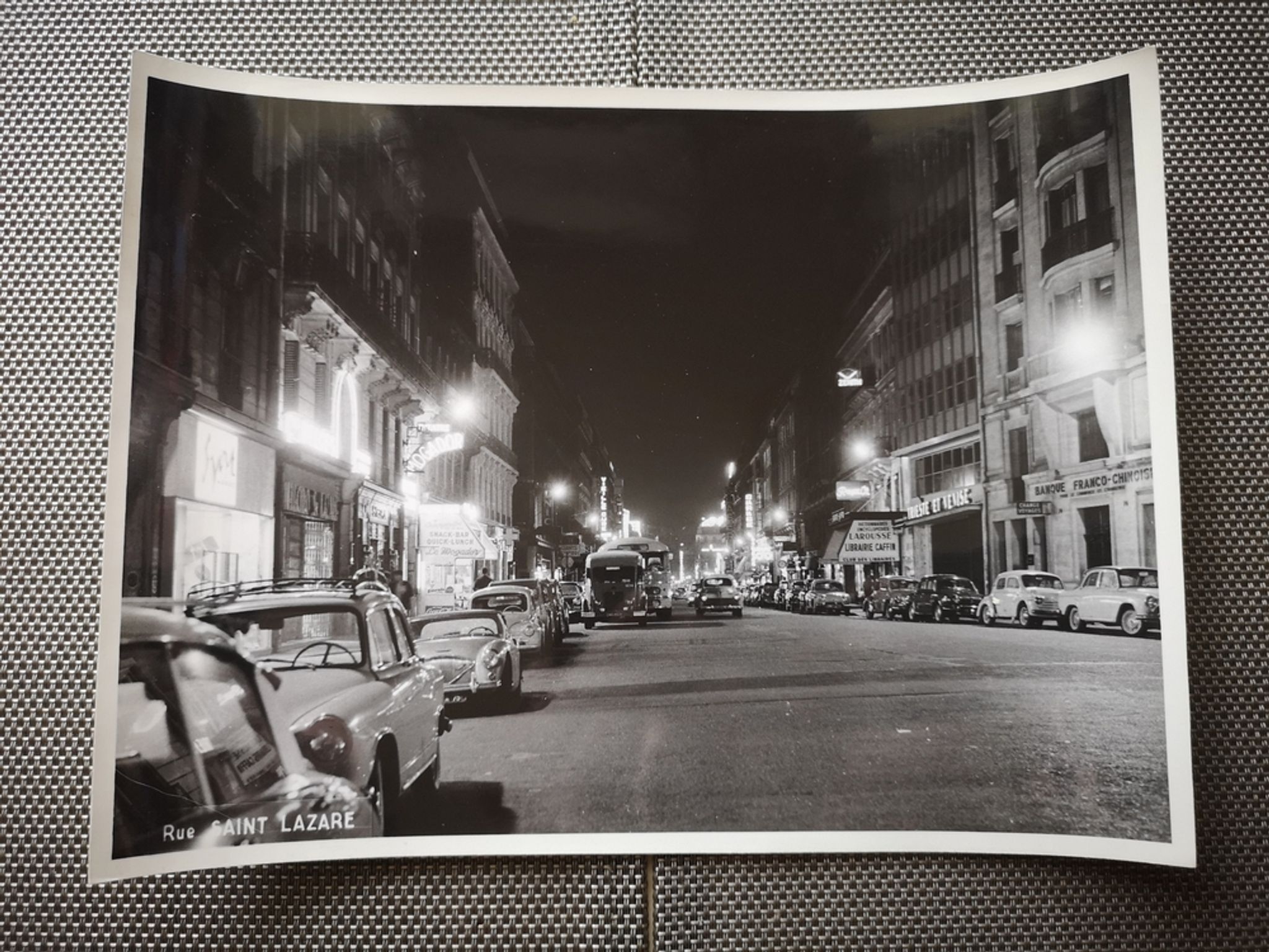 Photograph 18x24cm - Black and white silver print - Rue Saint Lazare - 1950s-1960s