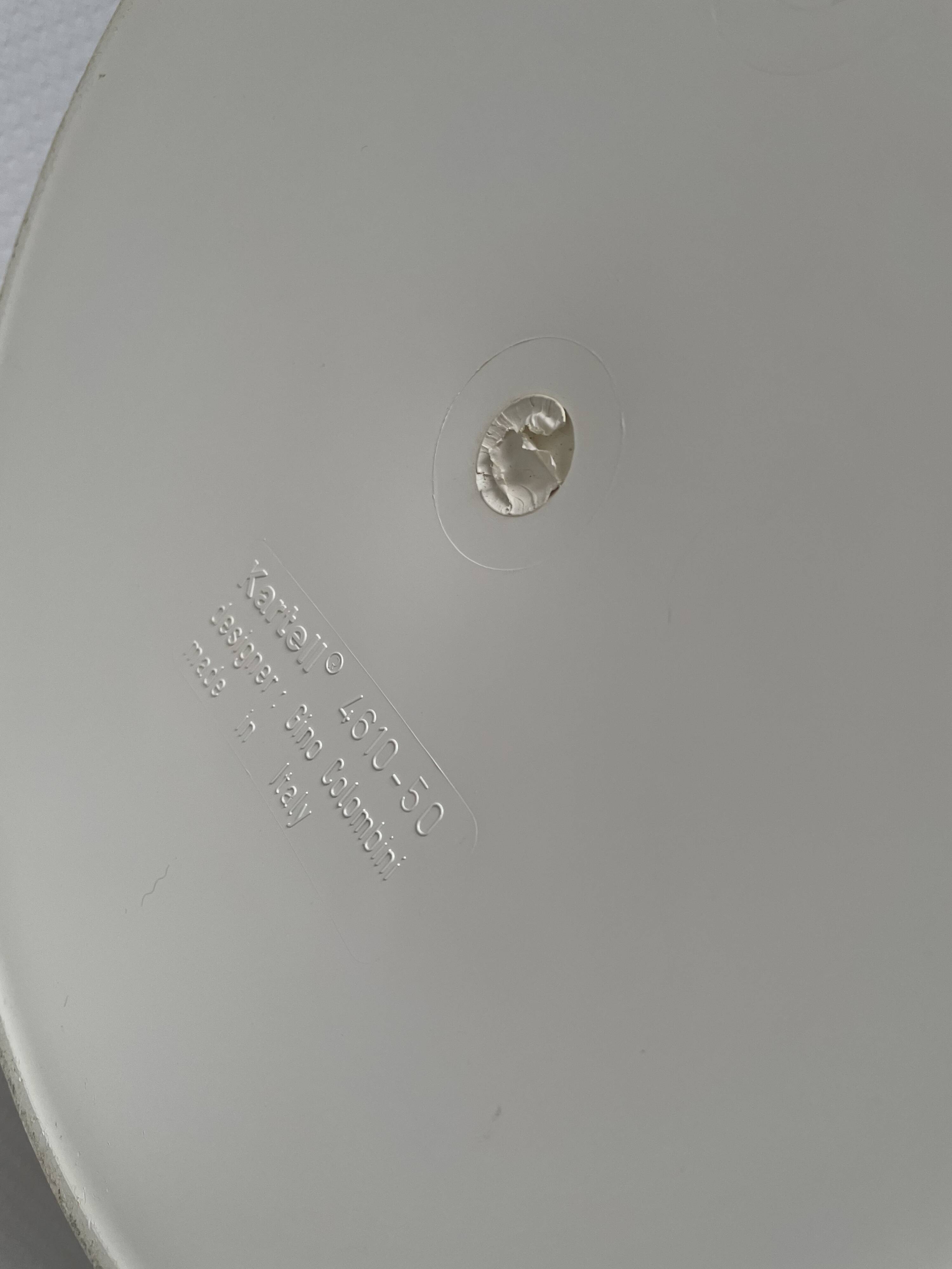 Kartell Gino Colombini white plastic umbrella stand from the 70s