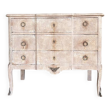 Distressed chest of drawers