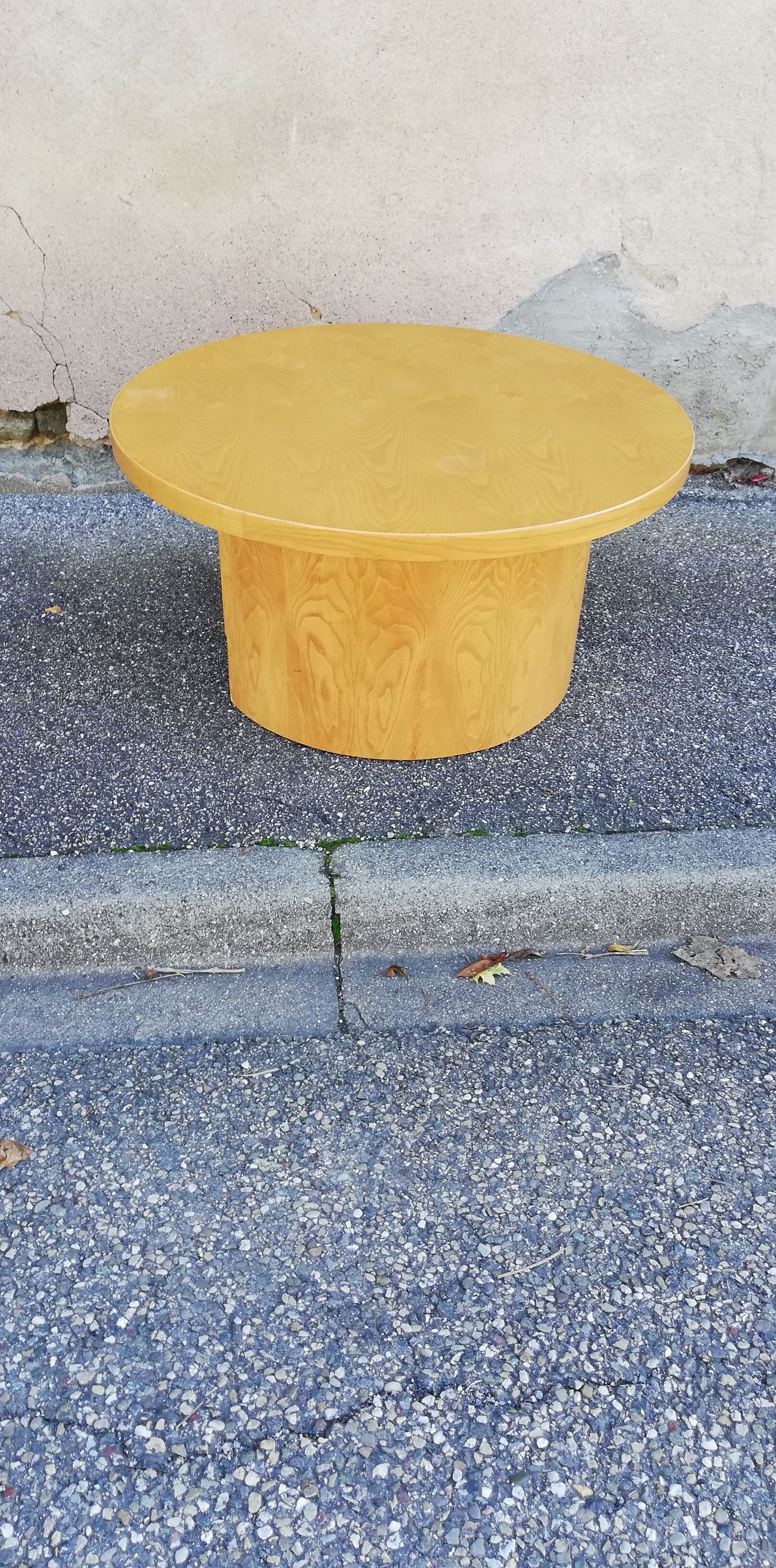 Vintage coffee table round light wood