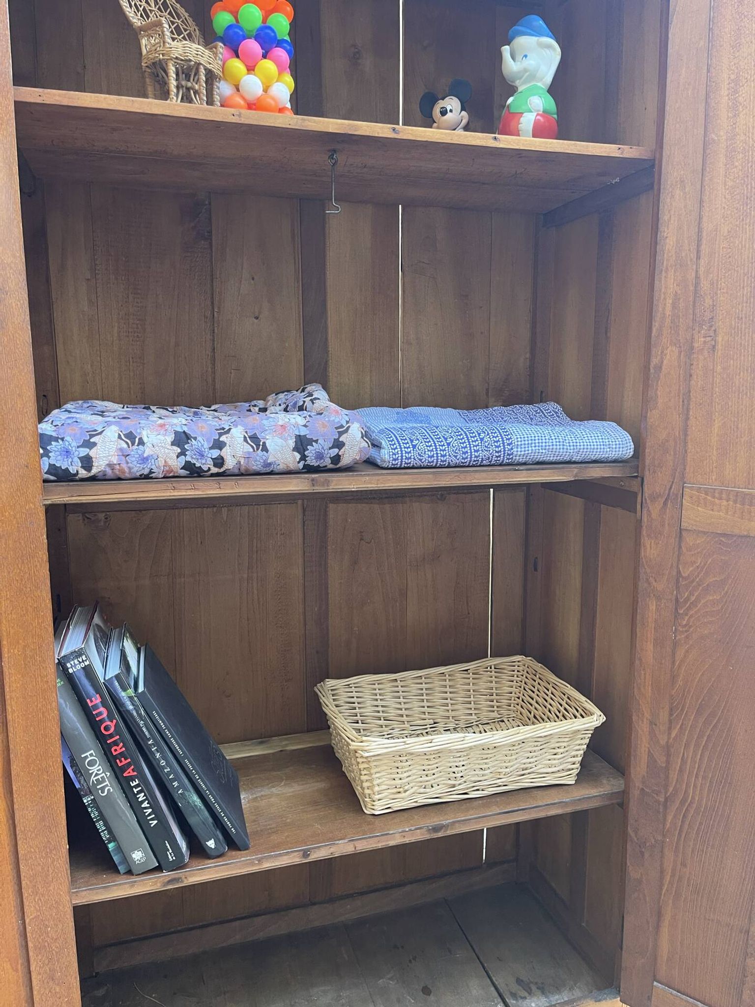 Armoire parisienne