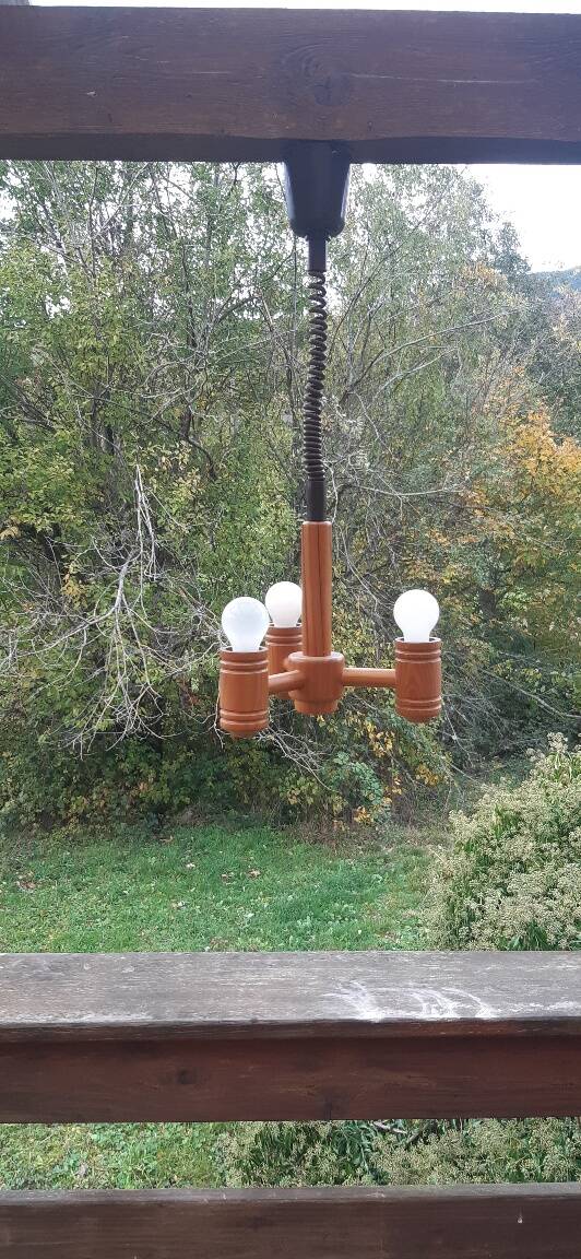 Scandinavian wooden turned pendant light, 70s/80s, chalet spirit.