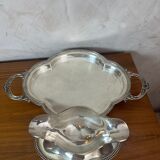 Presentation dish and its integrated sauceboat