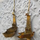 2 anciennes lampes à huile en laiton calel caleil cracet