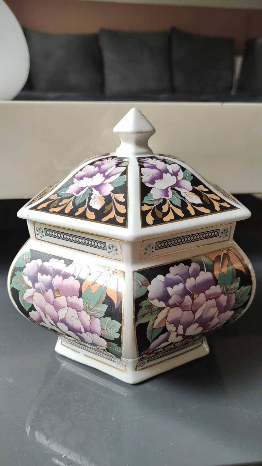 Candy jar/tea pot/Ginger. Asian style, Floral/peony motifs. Exclusive decor, Made in Italy