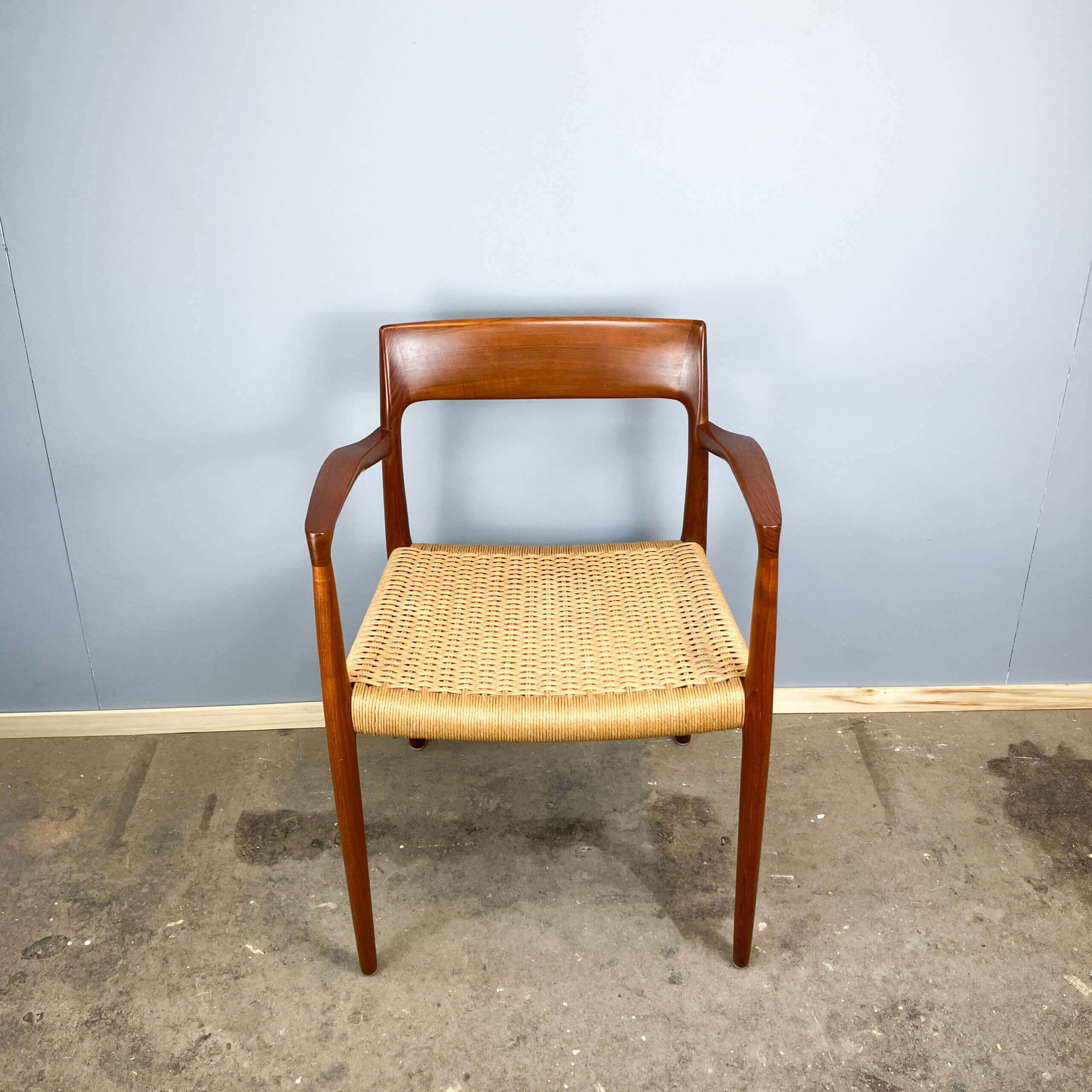 Fauteuil danois par Niels Otto Møller, teck et corde à papier, années 1960.