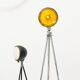 Lampe jaune trépied