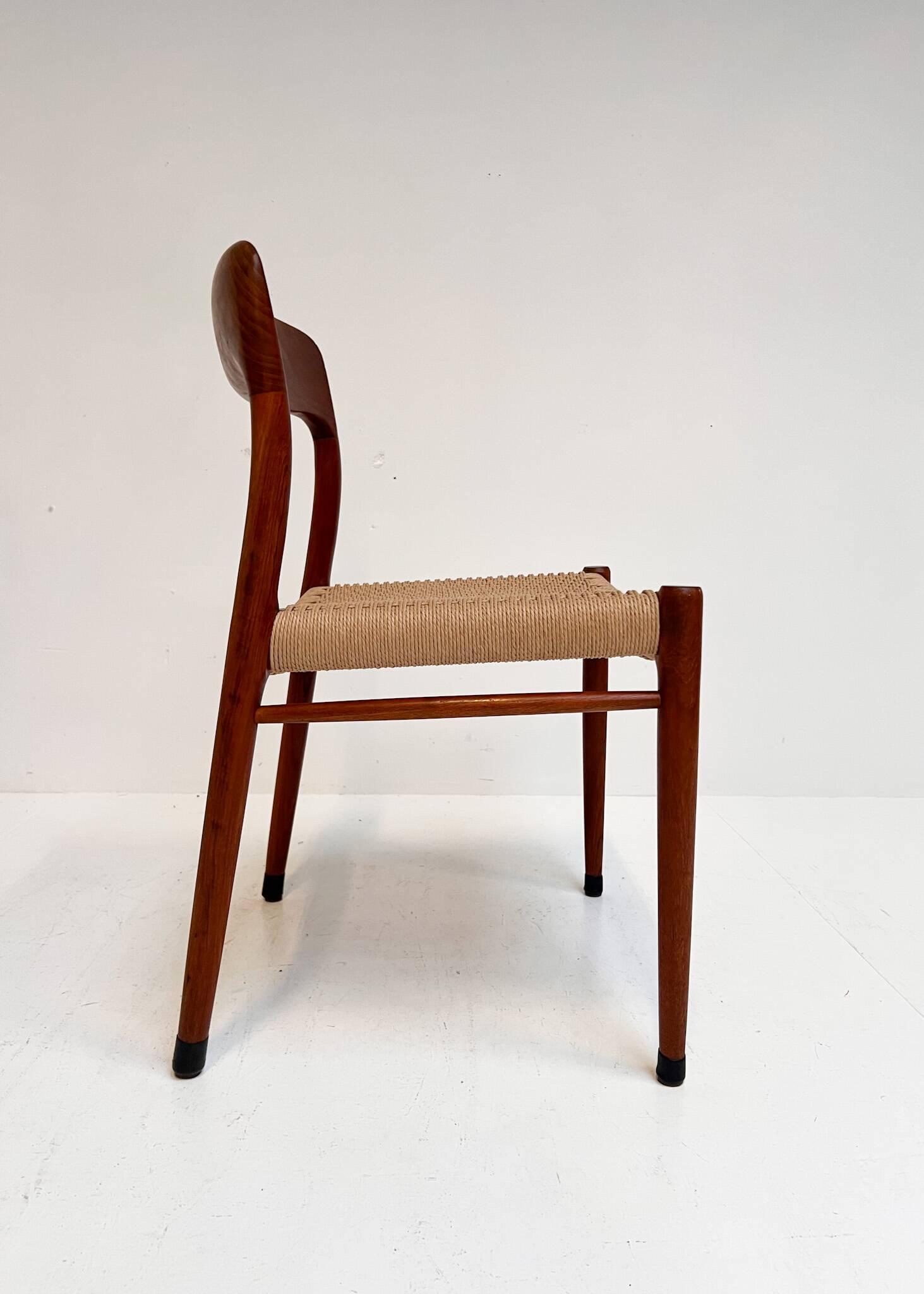 Refurbished set of 4 Model 75 chairs by Niels Møller, 1960s