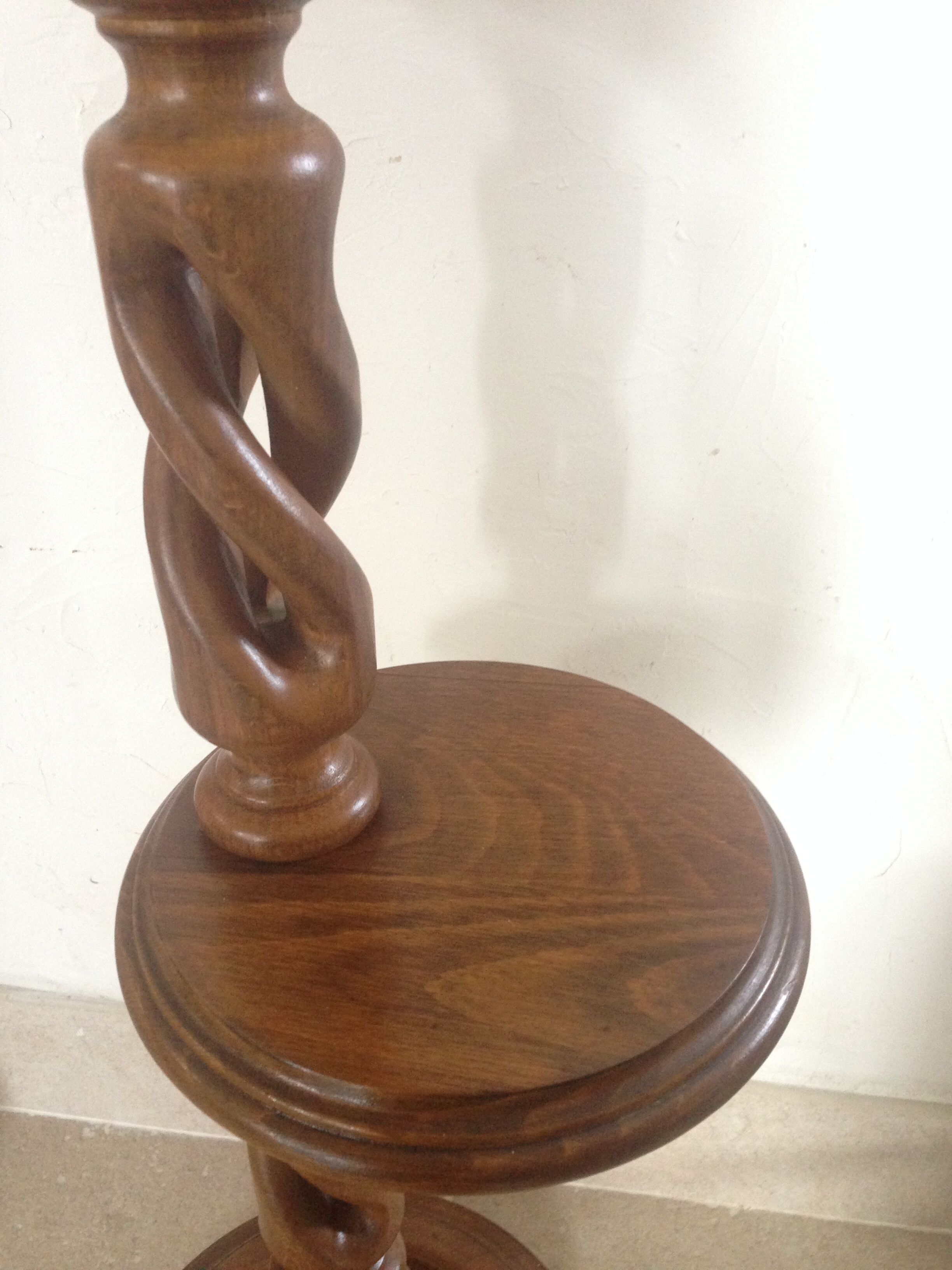 Ashtray on foot and tablet