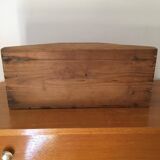 Coffret ancien en bois fin XIXème siècle contenant à l’origine un bicorne ou tricorne