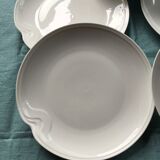 5 assiettes en porcelaine blanche