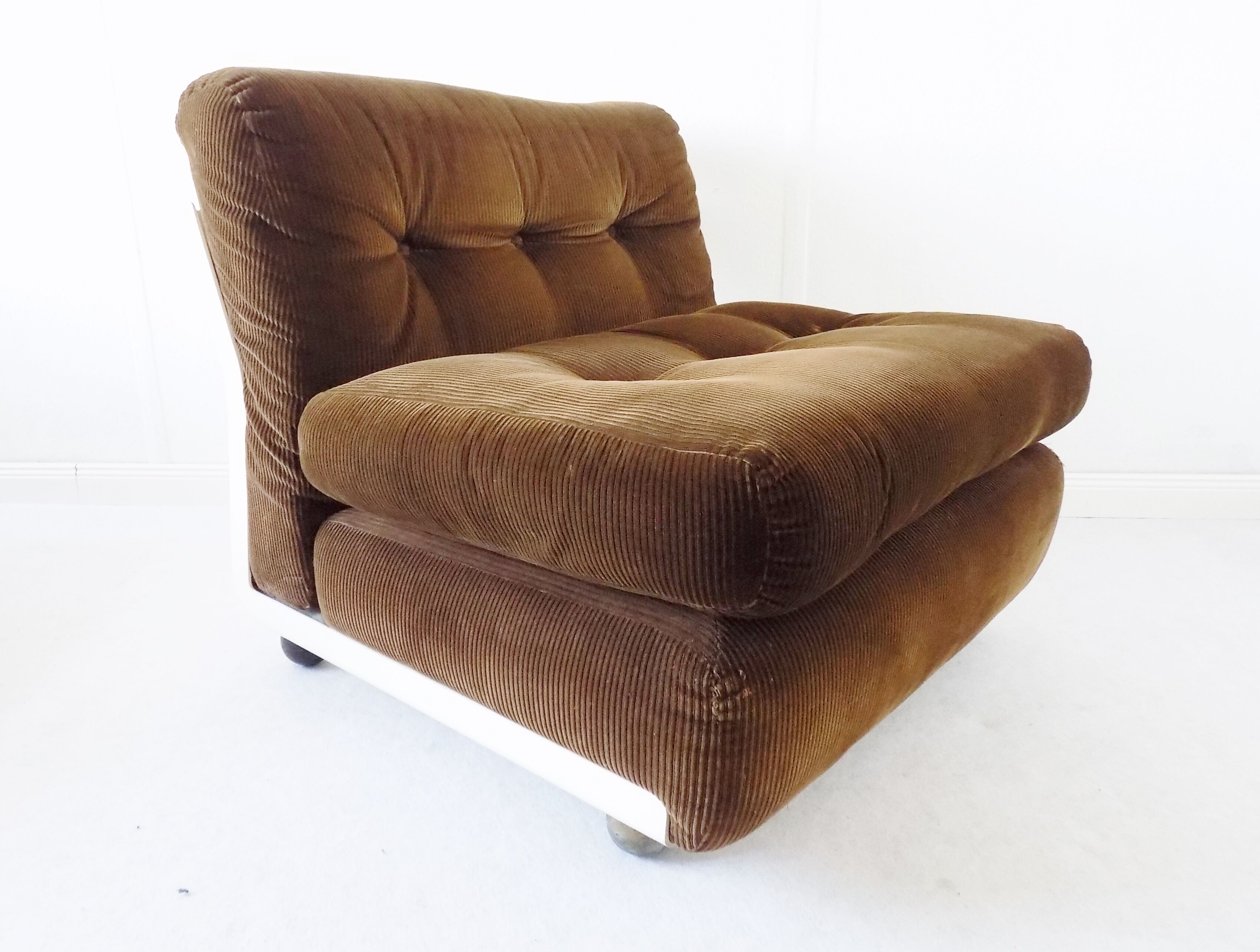 Pair of Amanta chairs by Mario Bellini for C&B Italia