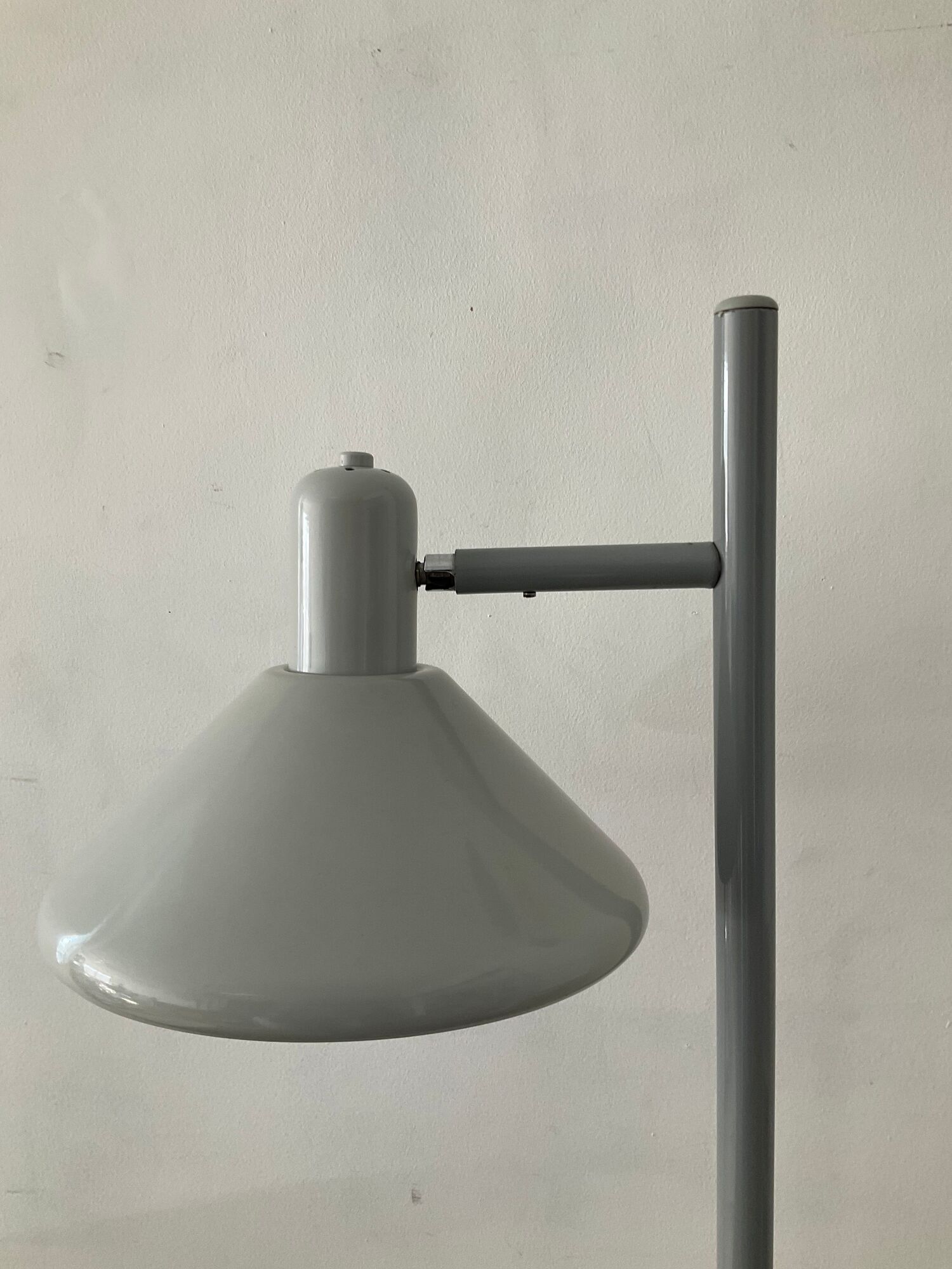 Lampadaire vintage années 70-80 en métal gris